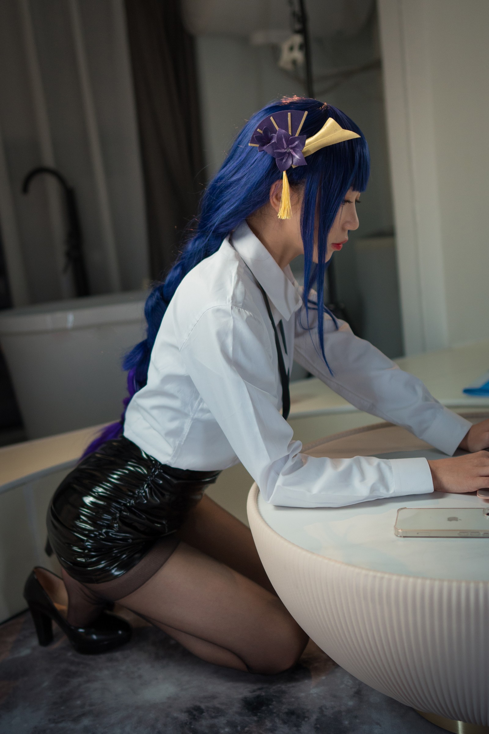 无影喵喵 雷电将军 OL Cosplay 写真｜原神人气角色高清摄影（35P｜456MB）插图