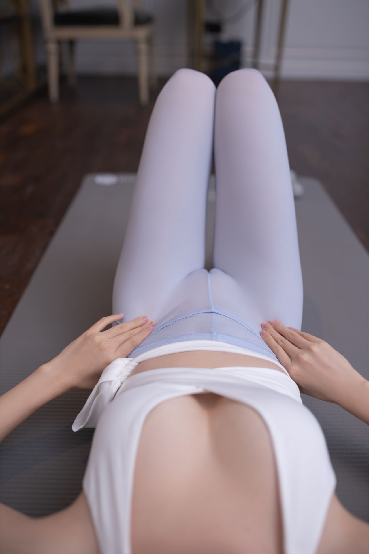 抖娘-利世图集 – 瑜伽写真作品，80P，运动装美女插图1