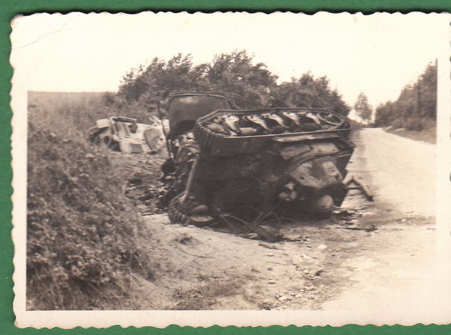 Panzer französische Pz abgesch. am Straßenrand