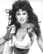 Caroline-Munro-c14