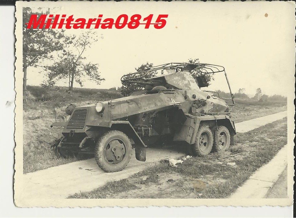 Foto 2 WK Technik SdKFZ 231 Spähwagen mit Rahmen