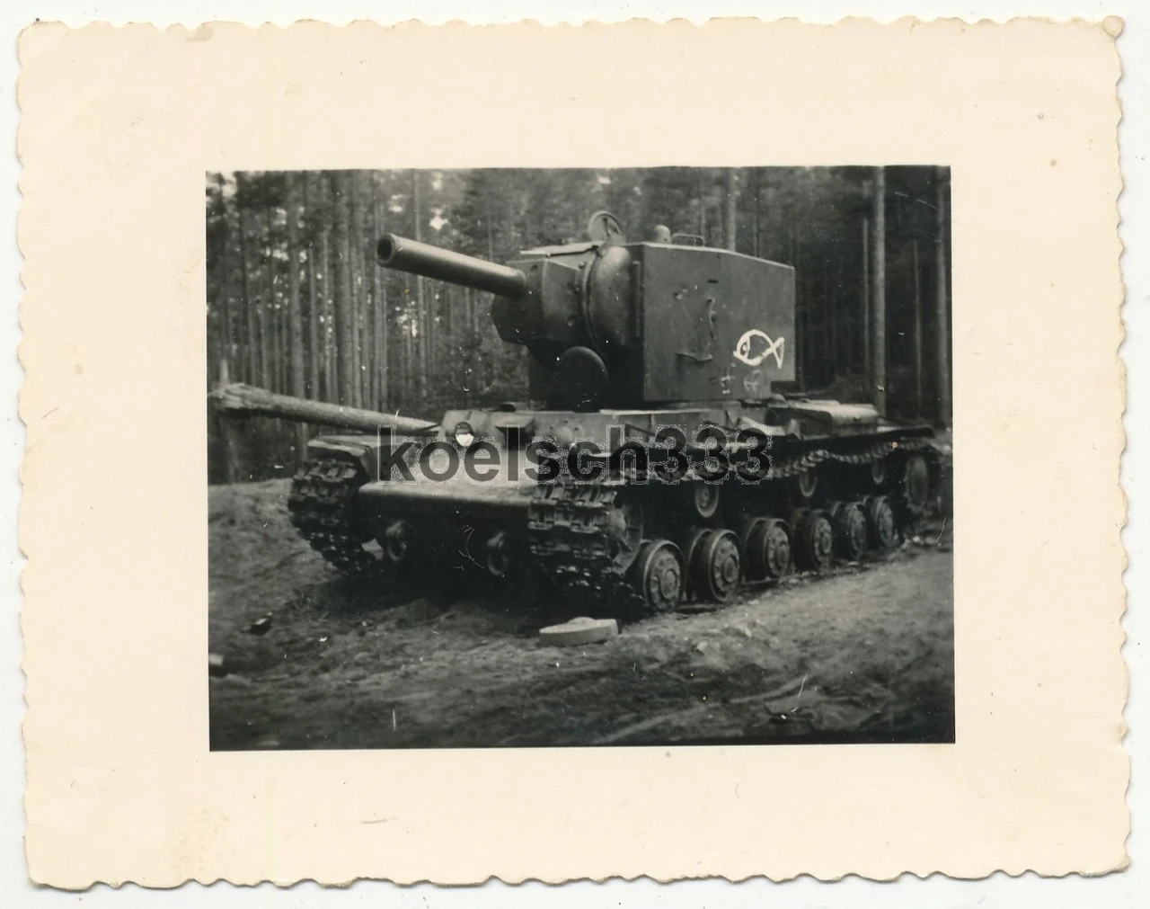 Foto russische KW II Panzer Gigant an der Ostfront Wehrmacht Beute Tank Russland