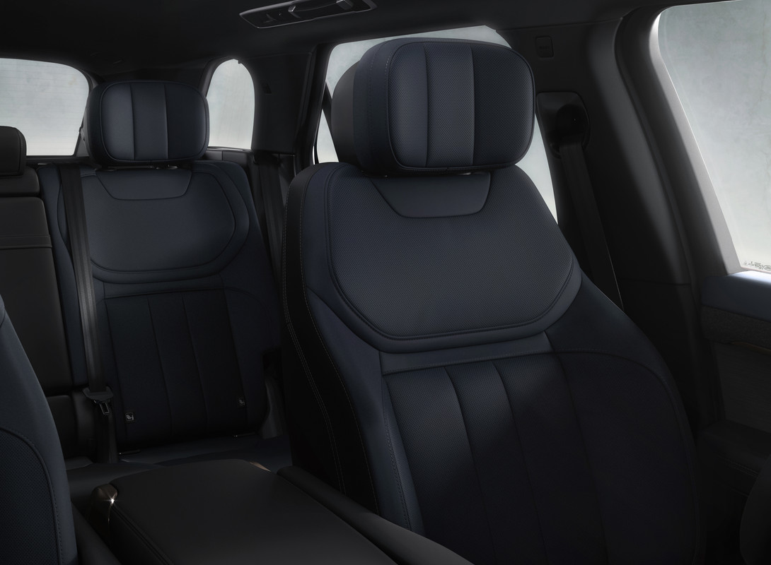 RRS_23MY_15_Interior_010_GLHD_72dpi_100522