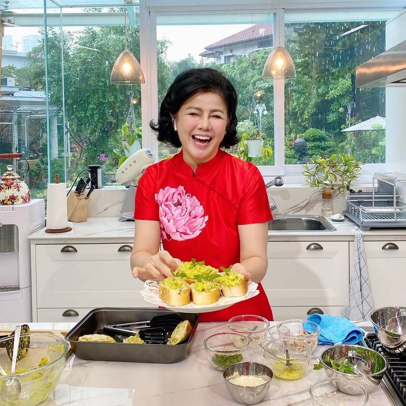 Desiree memasak