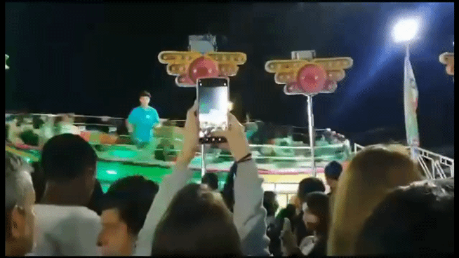 Hombre-sale-volando-del-juego-mec-nico-La-Tagada-2.gif