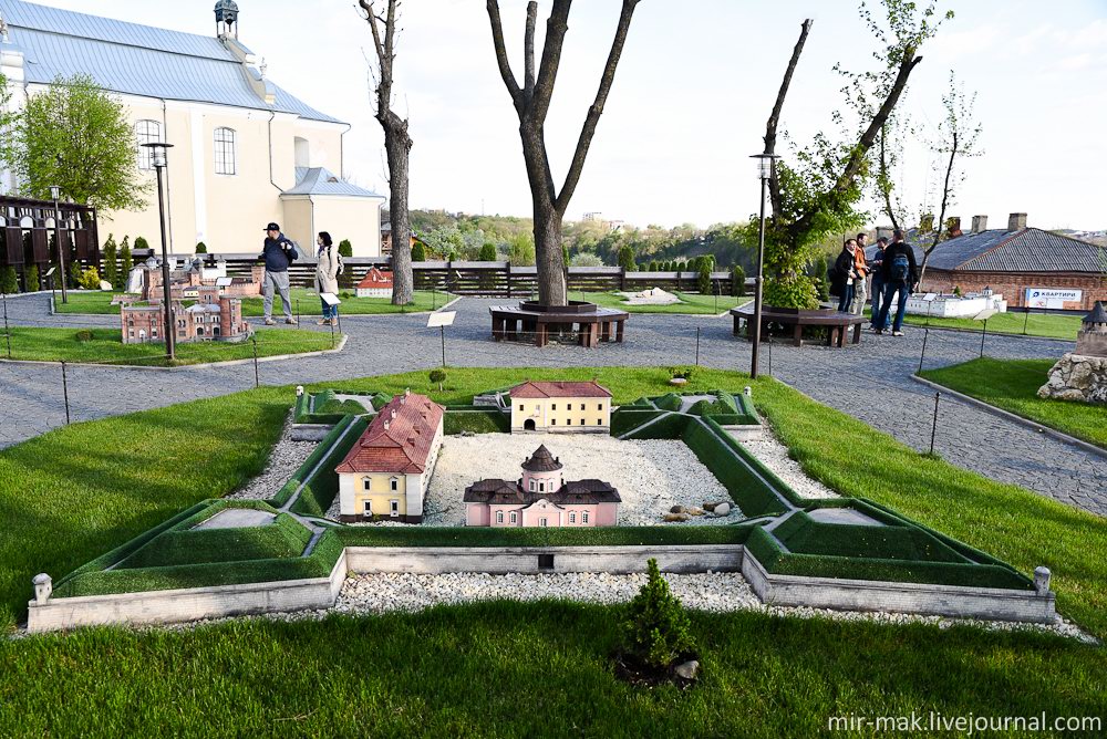Musée de la miniature à Kamianets-Podilskyi Miniatures-museum-castles-kamianets-podilskyi-ukraine-11