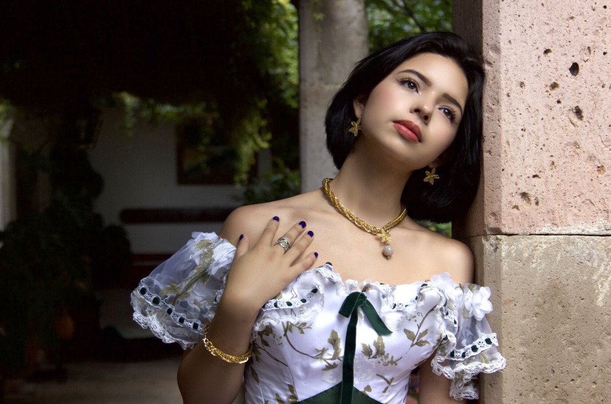 Ángela Aguilar escribió está canción para despedirse de Gussy Lau