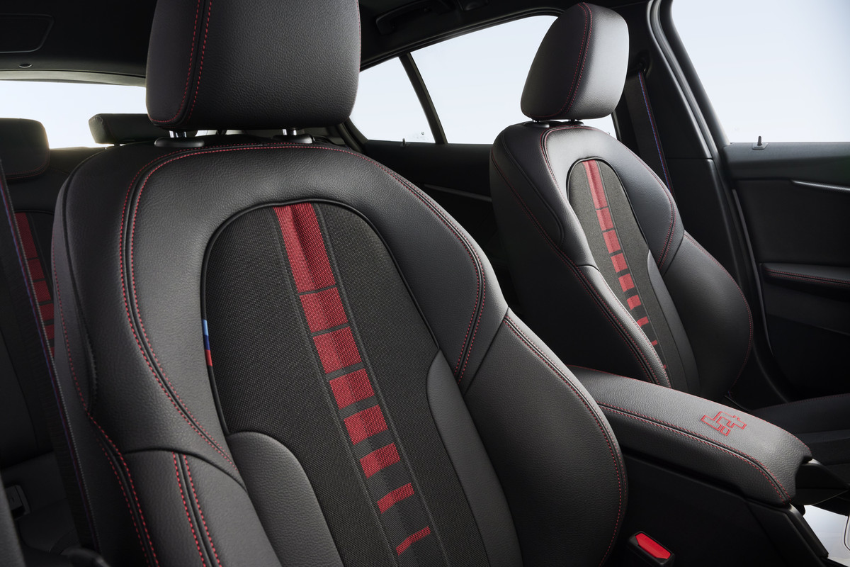 P90402205_highRes_the-all-new-bmw-128t