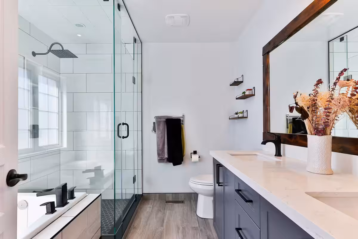 Compact bathroom with matte fixtures and recessed shelf