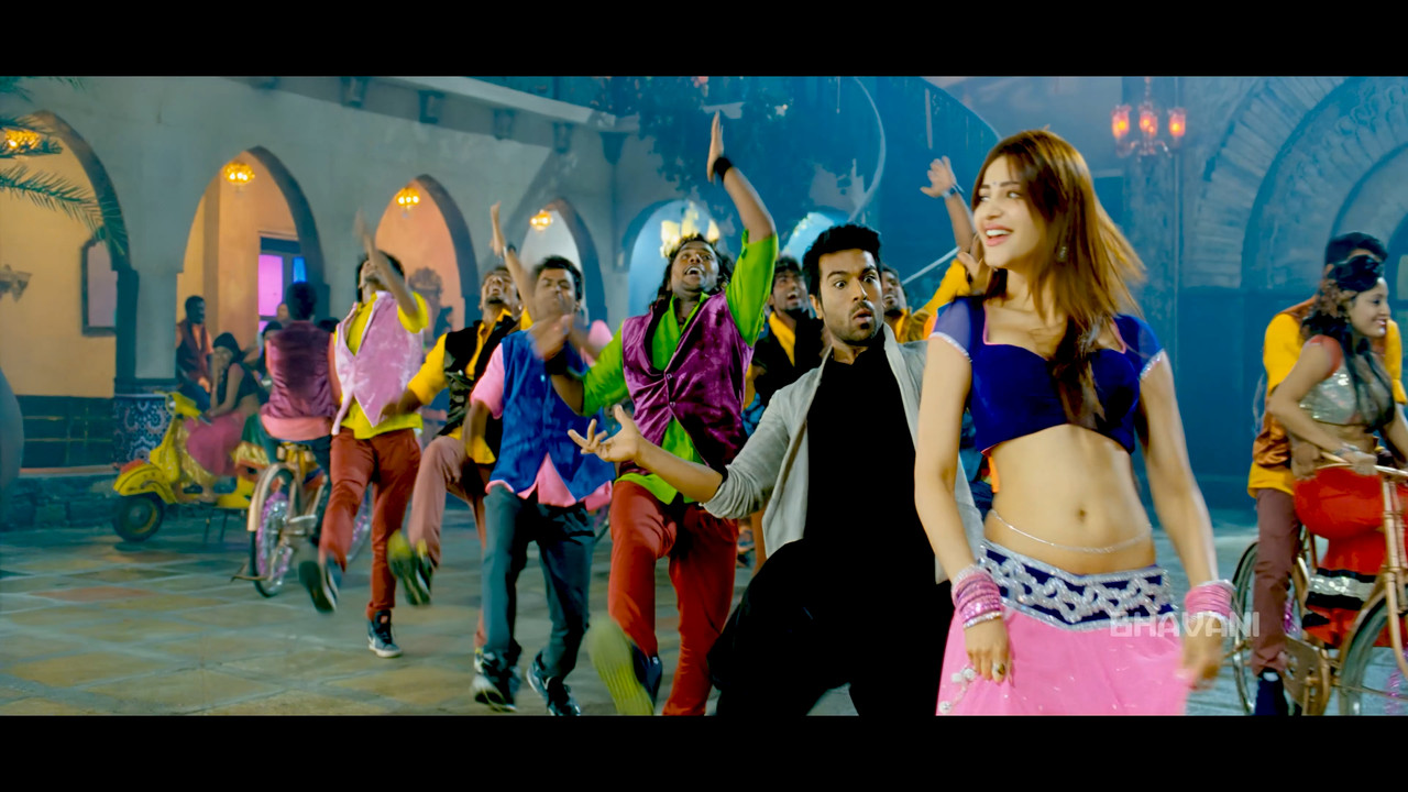 Shruti Haasan From Yevadu Hot Song 4K.mp4_snapshot_01.03.050