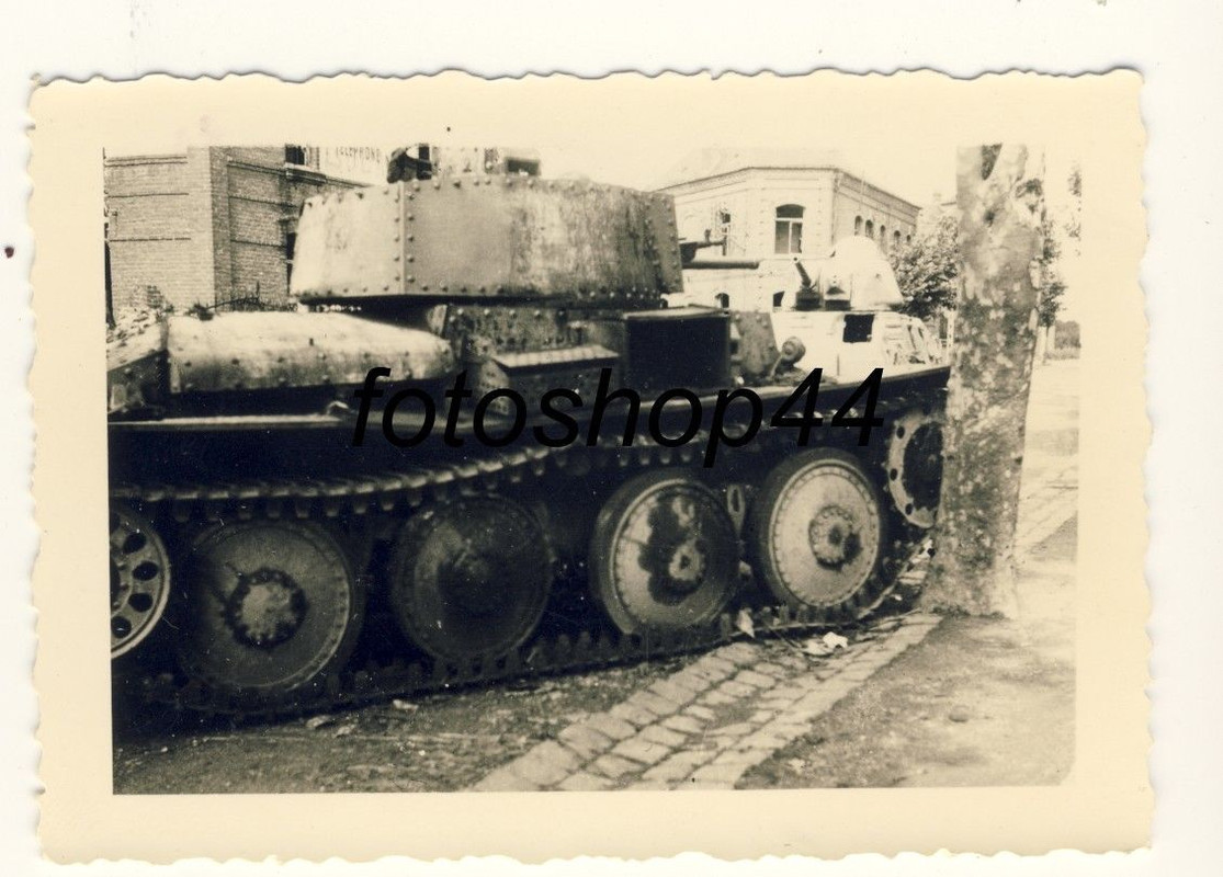 WH und französischer Panzer