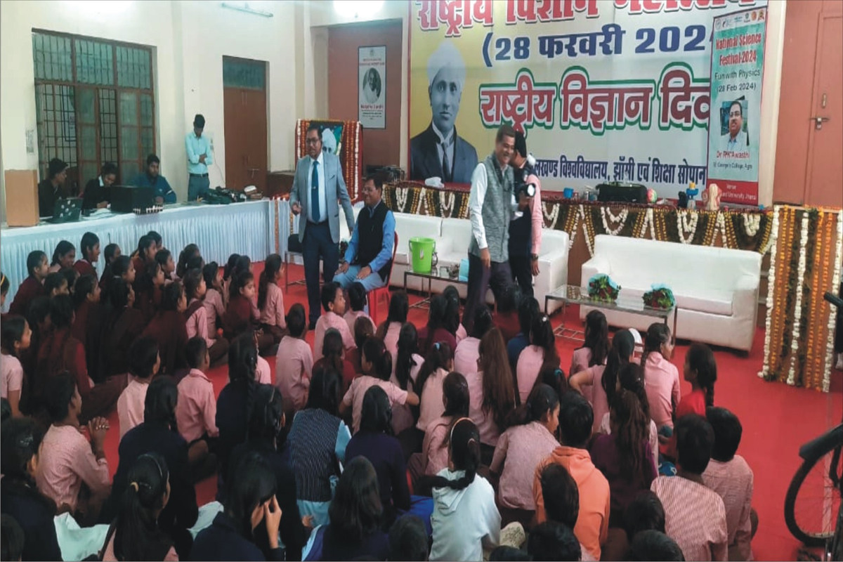 राष्ट्रीय विज्ञान दिवस पर छात्र छात्राओं ने प्रतिभाग किया