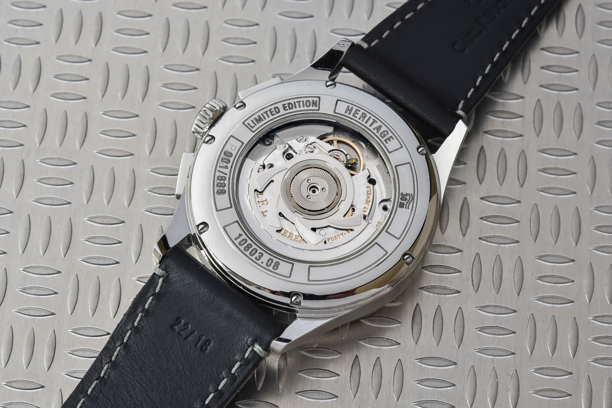 Carl-F.-Bucherer-Heritage-BiCompax-Annual-Orca-Black-hands-on-7-2048x1364