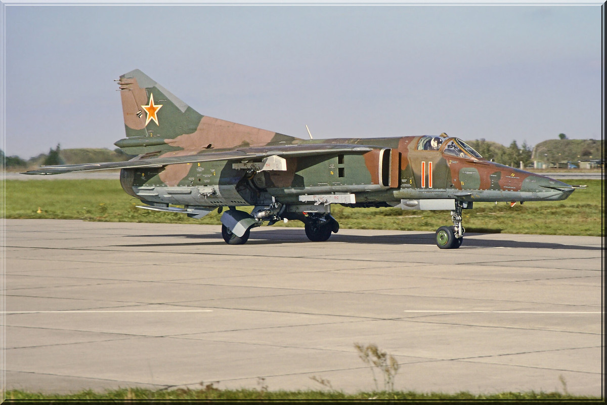 296 APIB Mig-27M 11 Red_83712545344 (5), Summer 1992_2