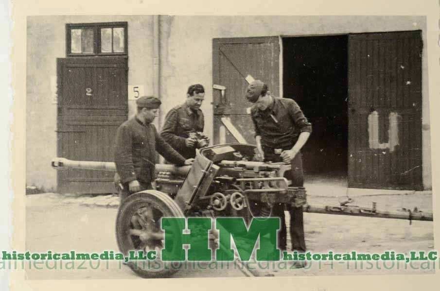 5CM PAK CANNON & CREW