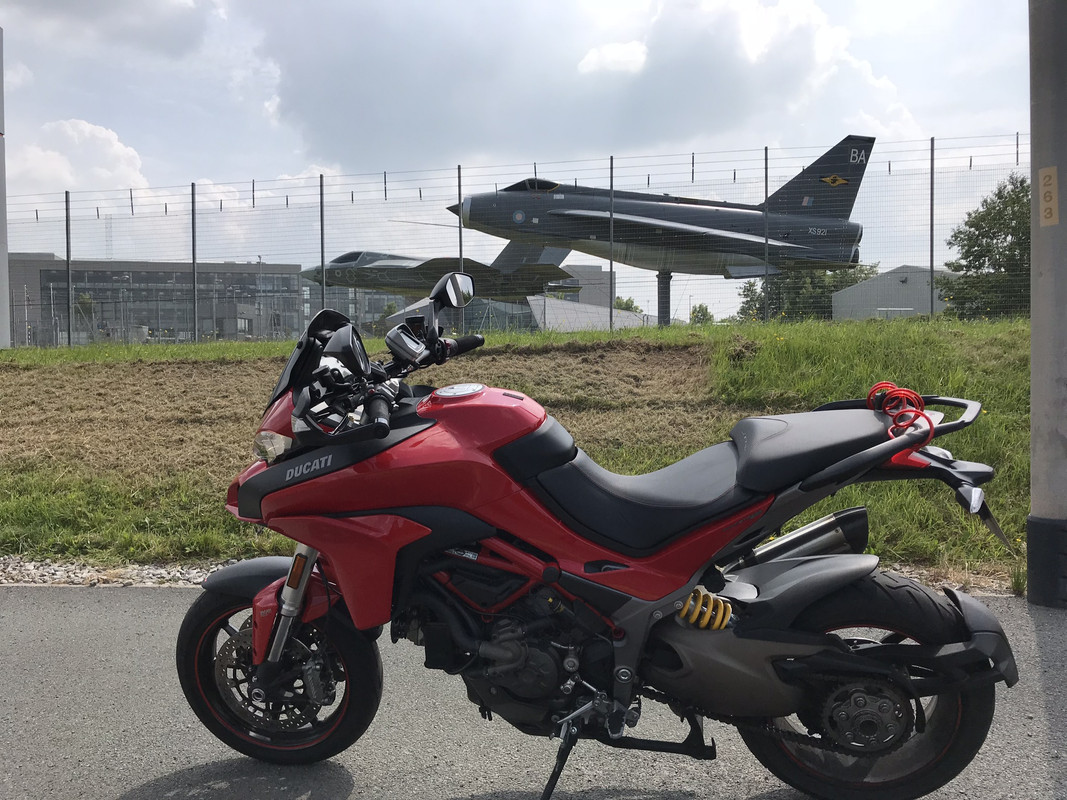 EECAA2B6-4266-44B5-8D32-33F8A85E441C