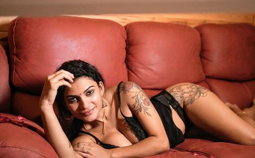 Hot model reshmi r nair taking oil massage full naked exclusive