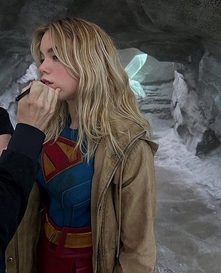 SUPERGIRL-FOTOR.jpg