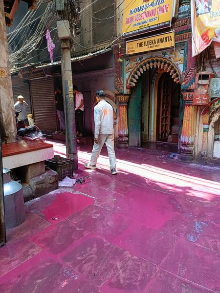 https://i.postimg.cc/BvDLLCX2/Varanasi-(174).jpg