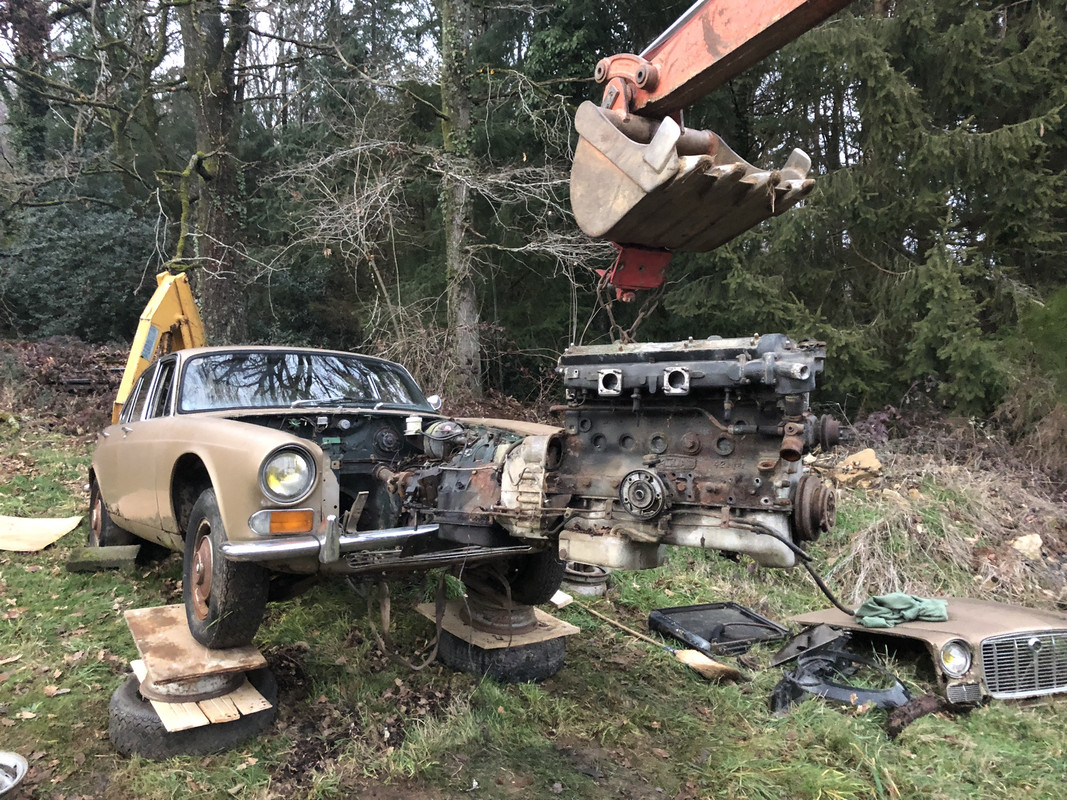 A6A61B32-4178-40AC-83E4-E42FBB92D09F