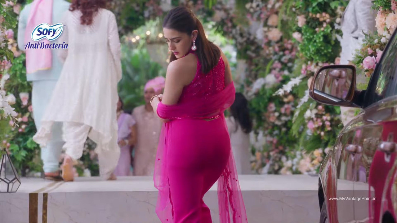 hot-back-of-sara-ali-khan-sofy-ad