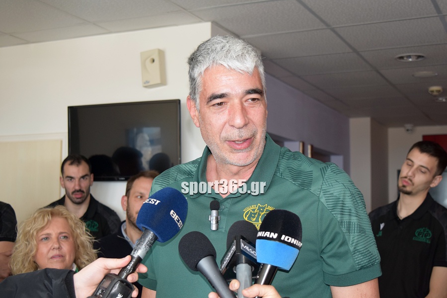 , Οι θριαμβευτές της Καλαμάτας ’80 στο Δημαρχείο: Η πόλη υποκλίθηκε στους πρωταθλητές! – «Να γιορτάσουμε και για την Μαύρη Θύελλα» (φωτο & βίντεο)