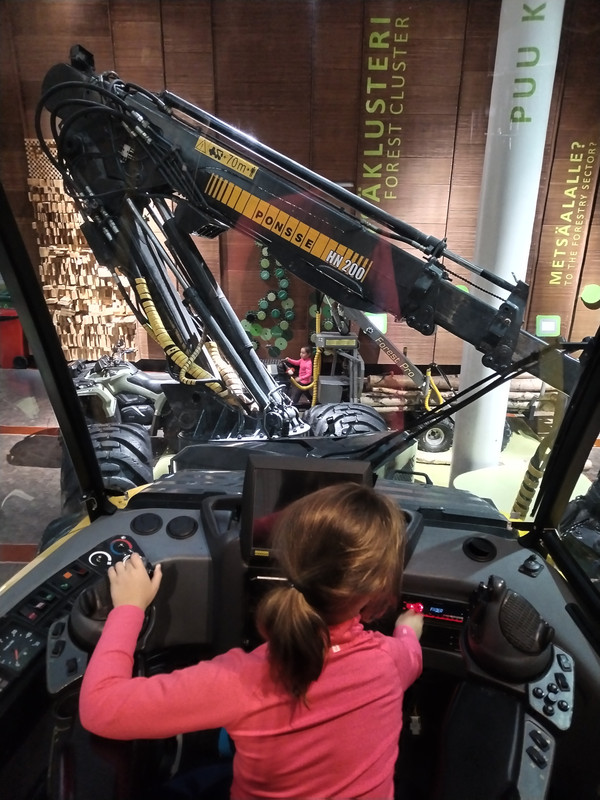 Día 7. Ciencia, madera y despedida de Rovaniemi – Viaje a Laponia con niñas - Viaje a Laponia con niñas - Finlandia 8 días (3)