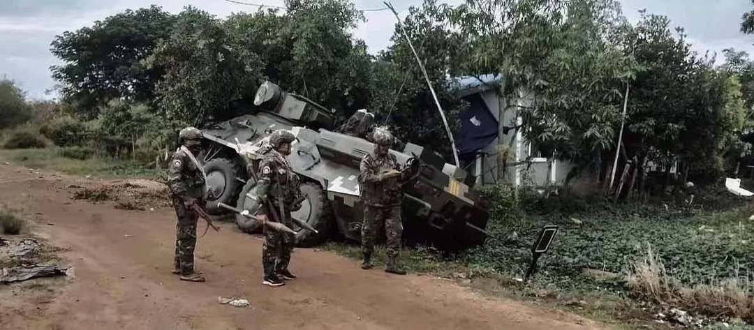 the-cambodian-army-captured-a-btr-3e1-from-the-thai-army-v0-m7cg20b8687g1.webp