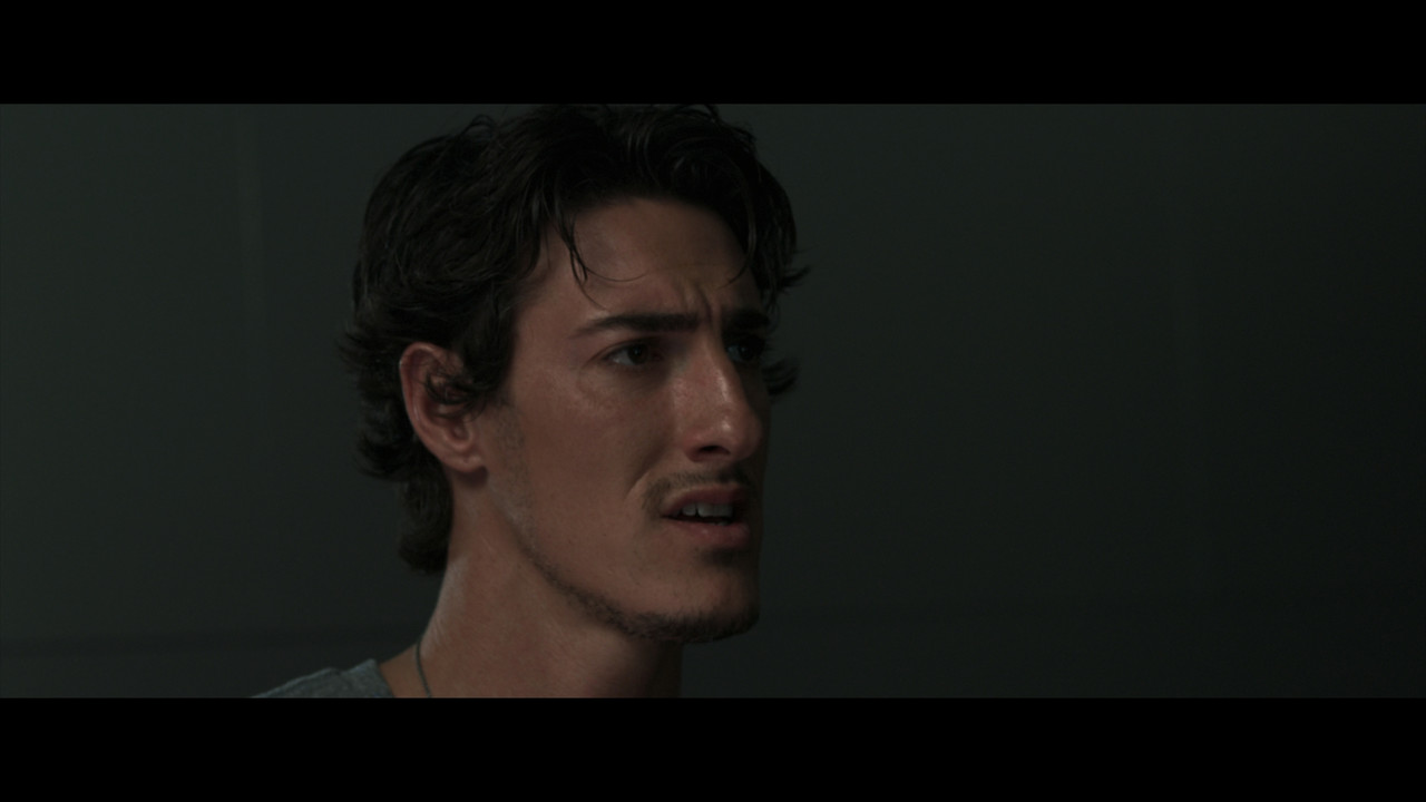 skyline.2010.4k-kc.mkv_snapshot_01.03.33.184