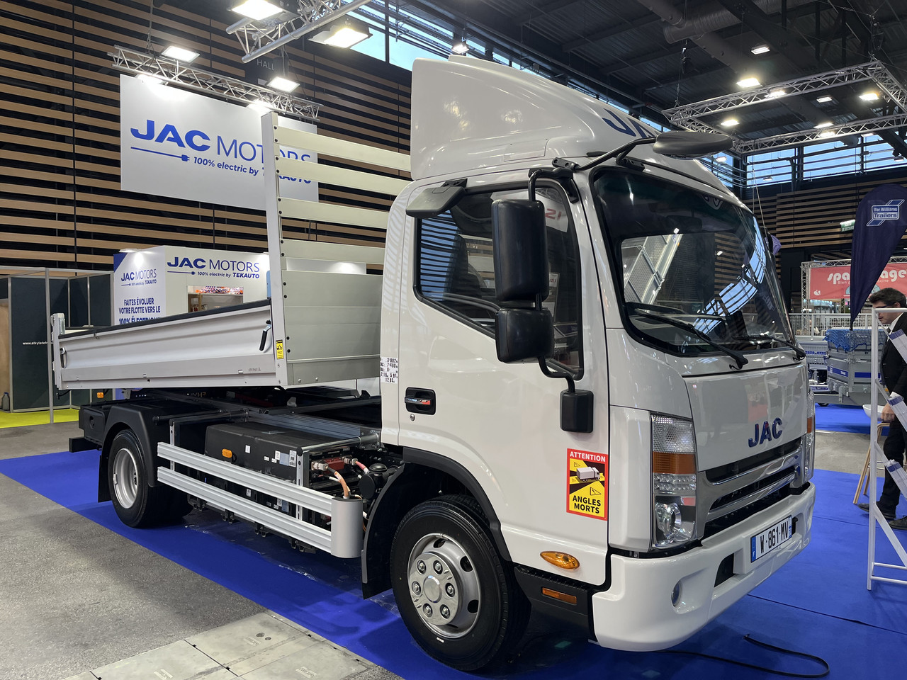 Camion électrique iJAC N42 avec benne