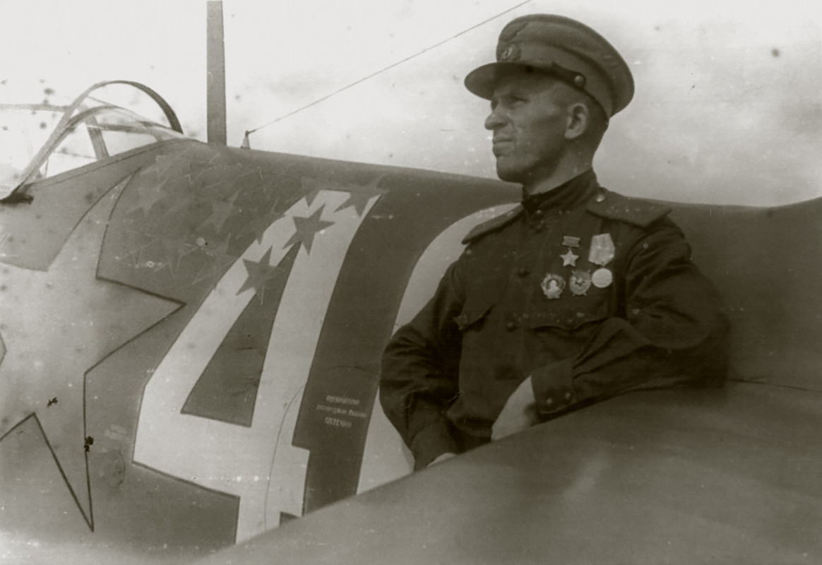 Lavochkin-La-5F-116IAP-White-40-with-Pyotr-Nikiforovich-Belyasnik-Moscow-Aug-1943-03