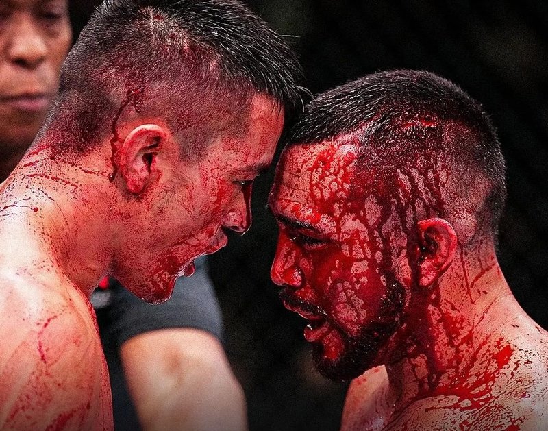 Боец на UFC загубил 20 % от кръвта си по време на битка