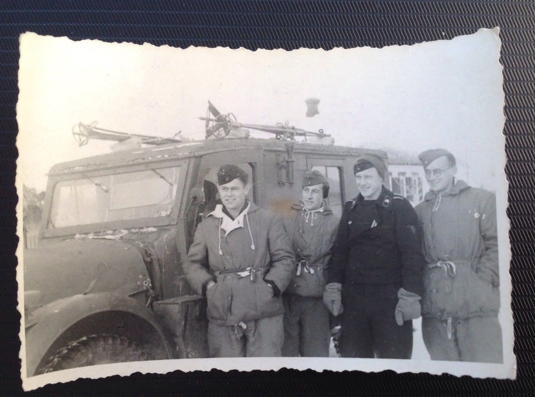 Foto Russland Vorstoß Winter Tarnbekleidung Panzer Soldaten