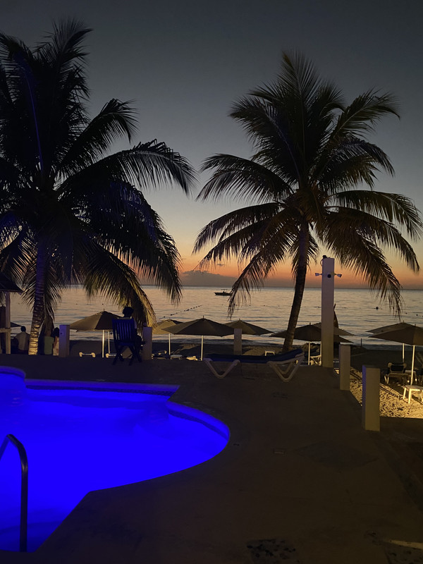 3AEF2180-5636-42ED-A149-B5ACB36769CD