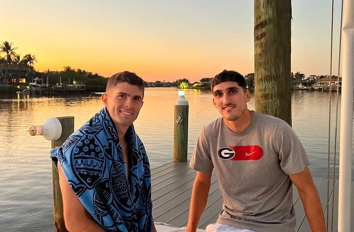 Christian Pulisic menikmati waktu luang dengan mengunjungi sebuah danau usai tersingkir dari Piala Dunia 2022.