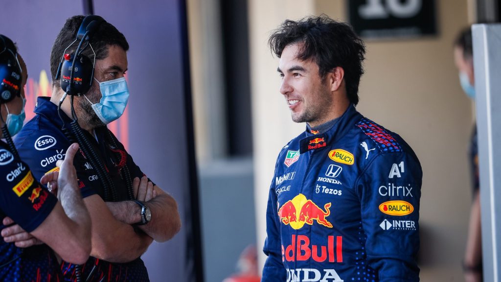 Checo Pérez recibe un aumento de sueldo tras renovar con Red Bull