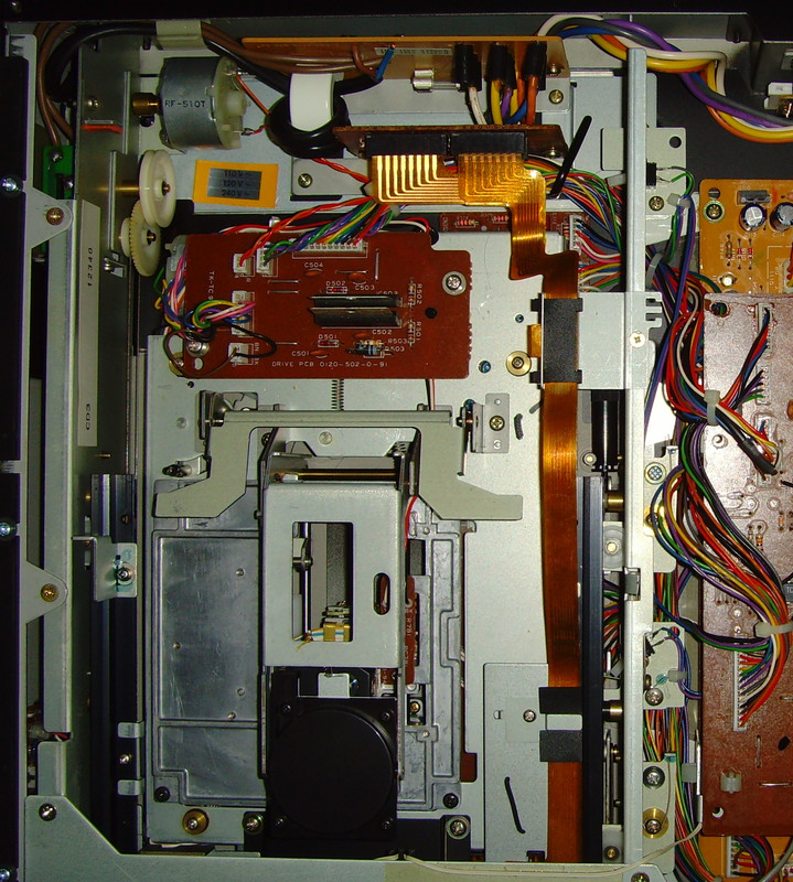 [Bild: Braun-CD3-inside-left-alt.jpg]