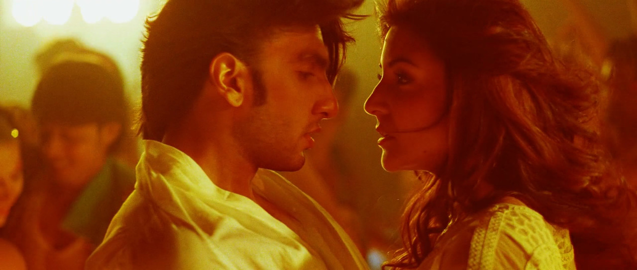 Anushka Sharma - Ladies Vs. Club Scene.mkv_20200818_202613.360