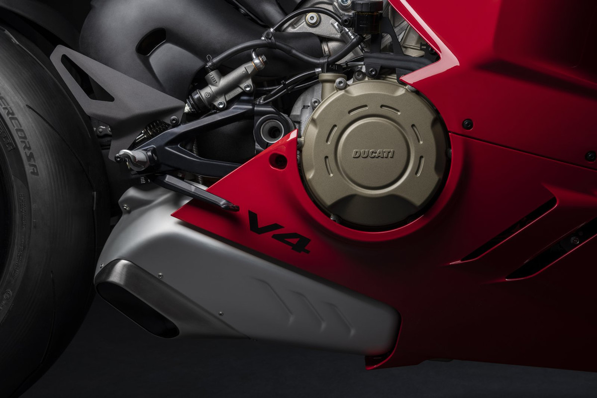 Супербайк Ducati Panigale V4 2022