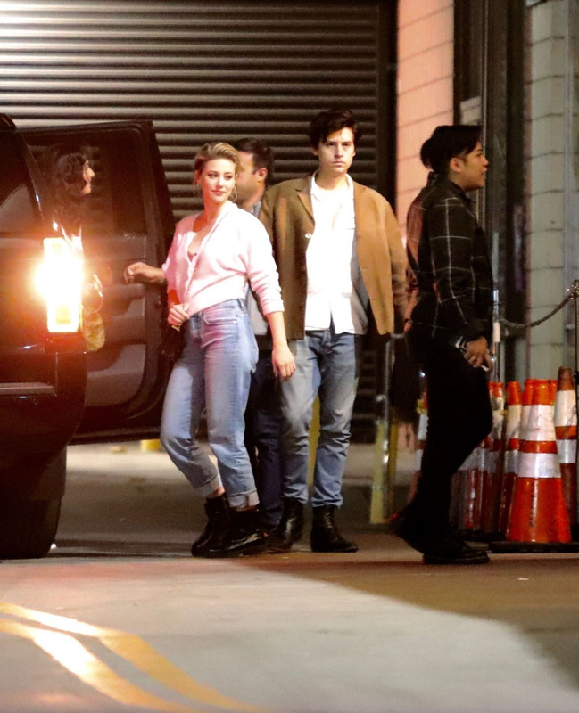 lili-reinhart-out-for-dinner-in-la-10-12-2019-4