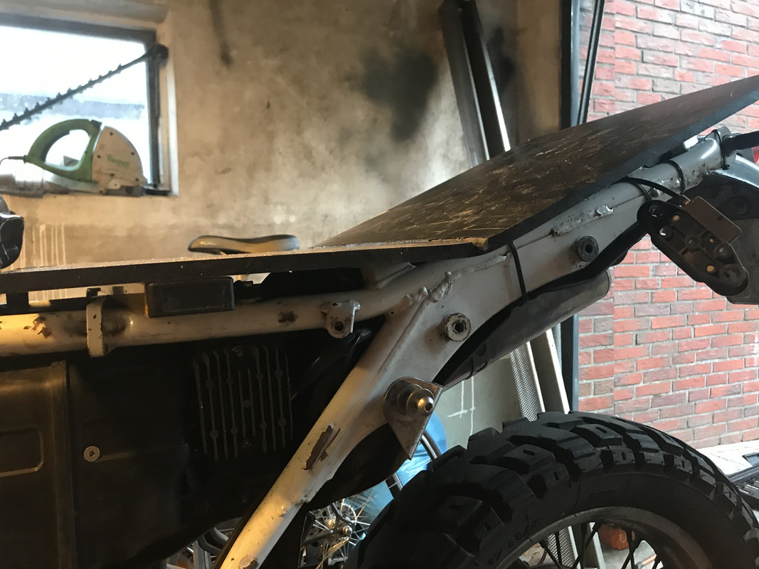 11E1AC36-1567-4C68-890F-4679E162D2A1