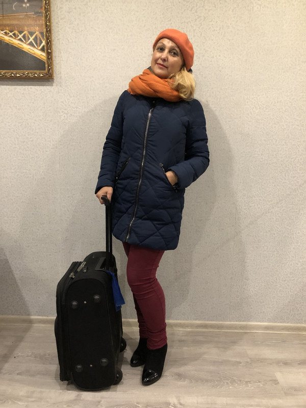 оля с чемод оранж