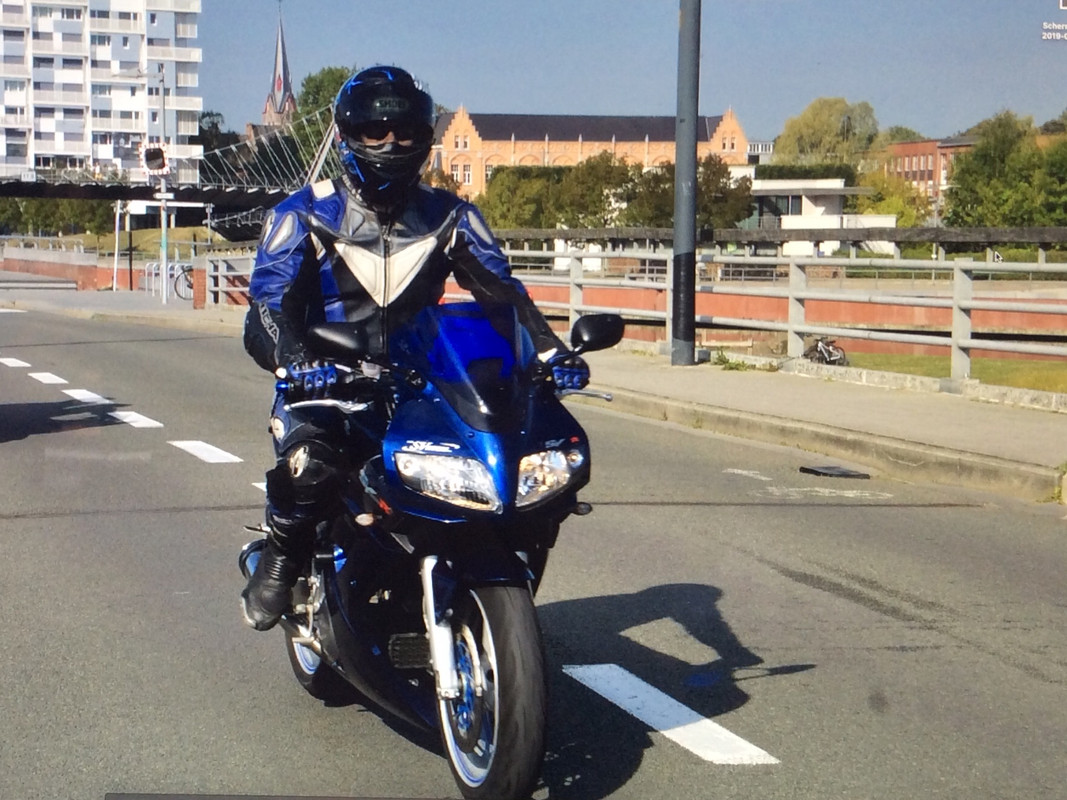 8DB76E58-1CD6-4641-B283-A4715759A7CF