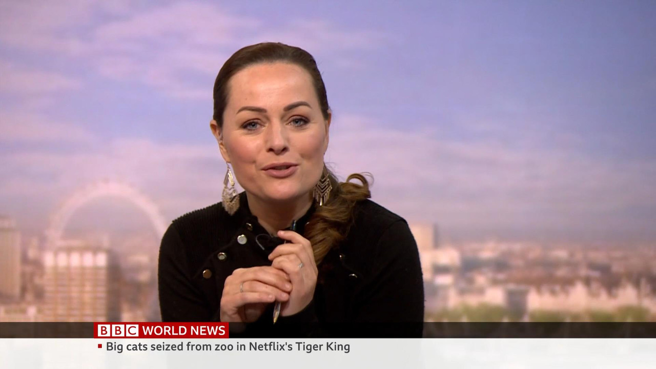 05.21 - 06.00.00 - BBC World News. A closer look at international new..._001.ts_snapshot_01.59.21_[2