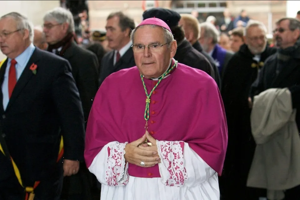 Papa Francisco saca del sacerdocio a obispo, tras abusar sexualmente de su sobrino