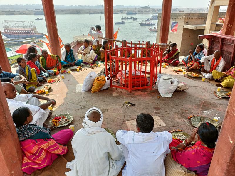 https://i.postimg.cc/BvdTR61k/Varanasi-(322).jpg