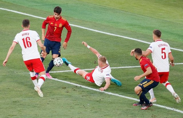 España empata 1-1 con Polonia