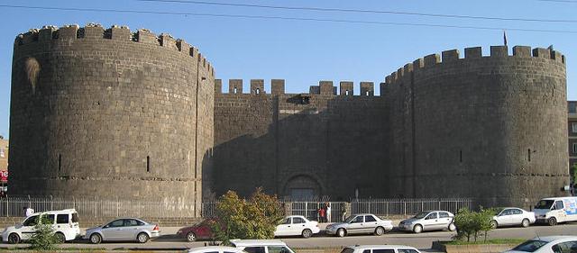 Amida-walls-02.jpg