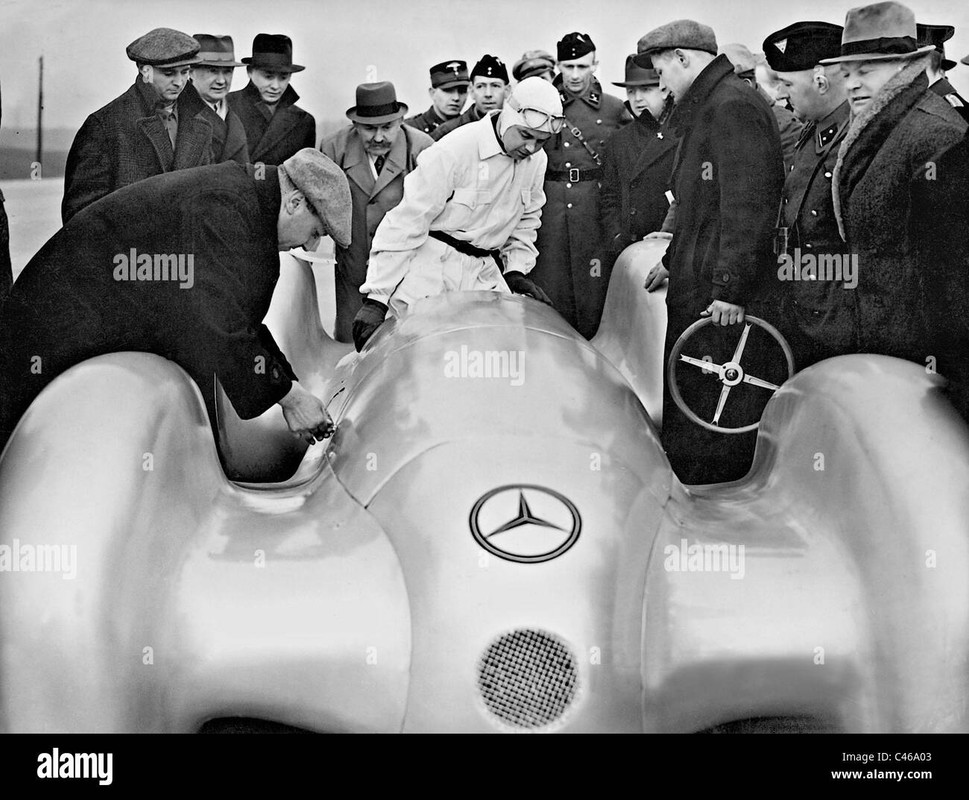 rudolf-caracciola-nel-suo-racing-car-193