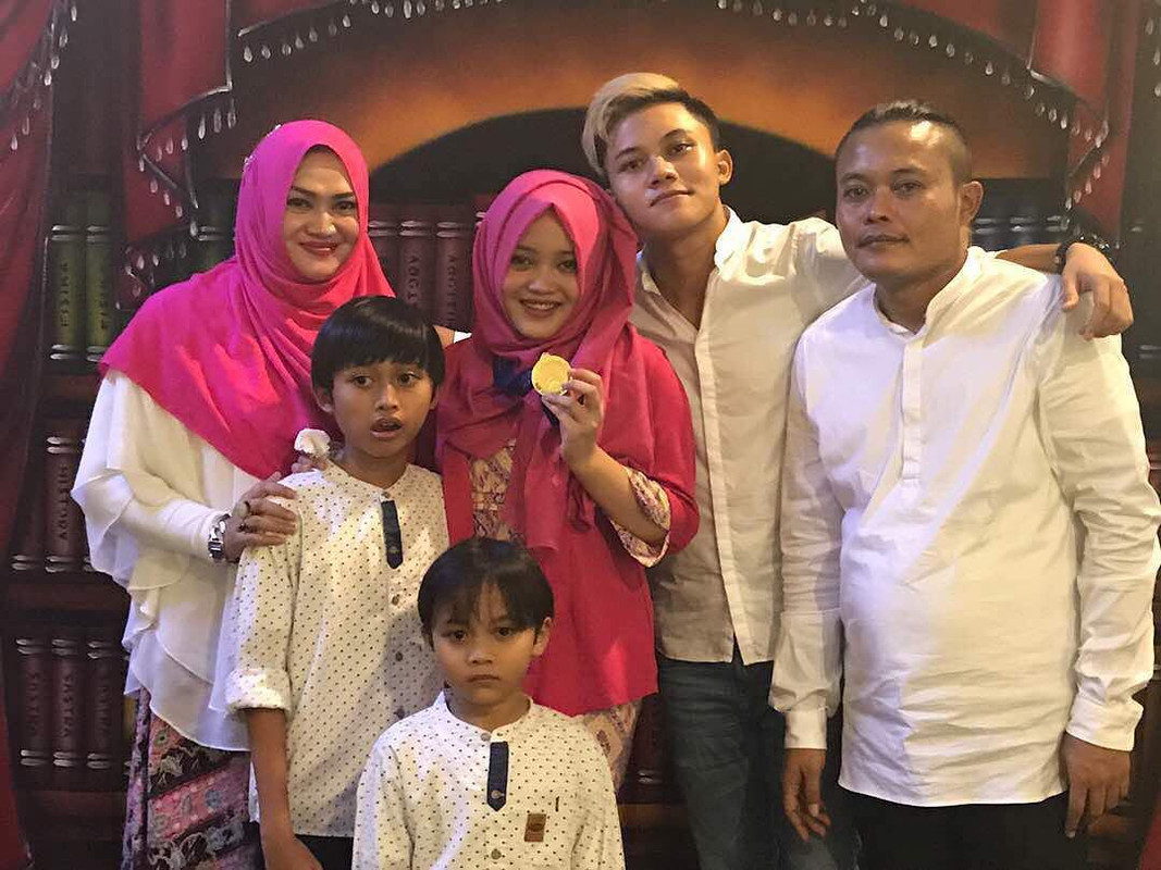 Foto kenangan Rizky bersama Lina 